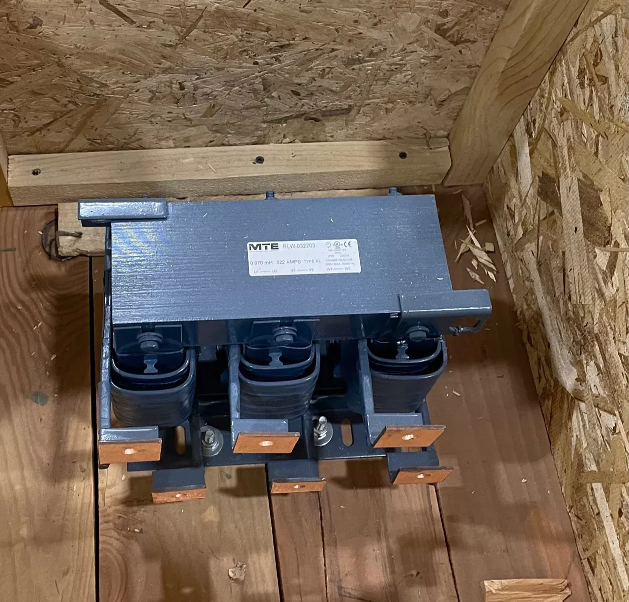 0.070 MH 322 Amps Reactor Transformer, 600/60-50/3