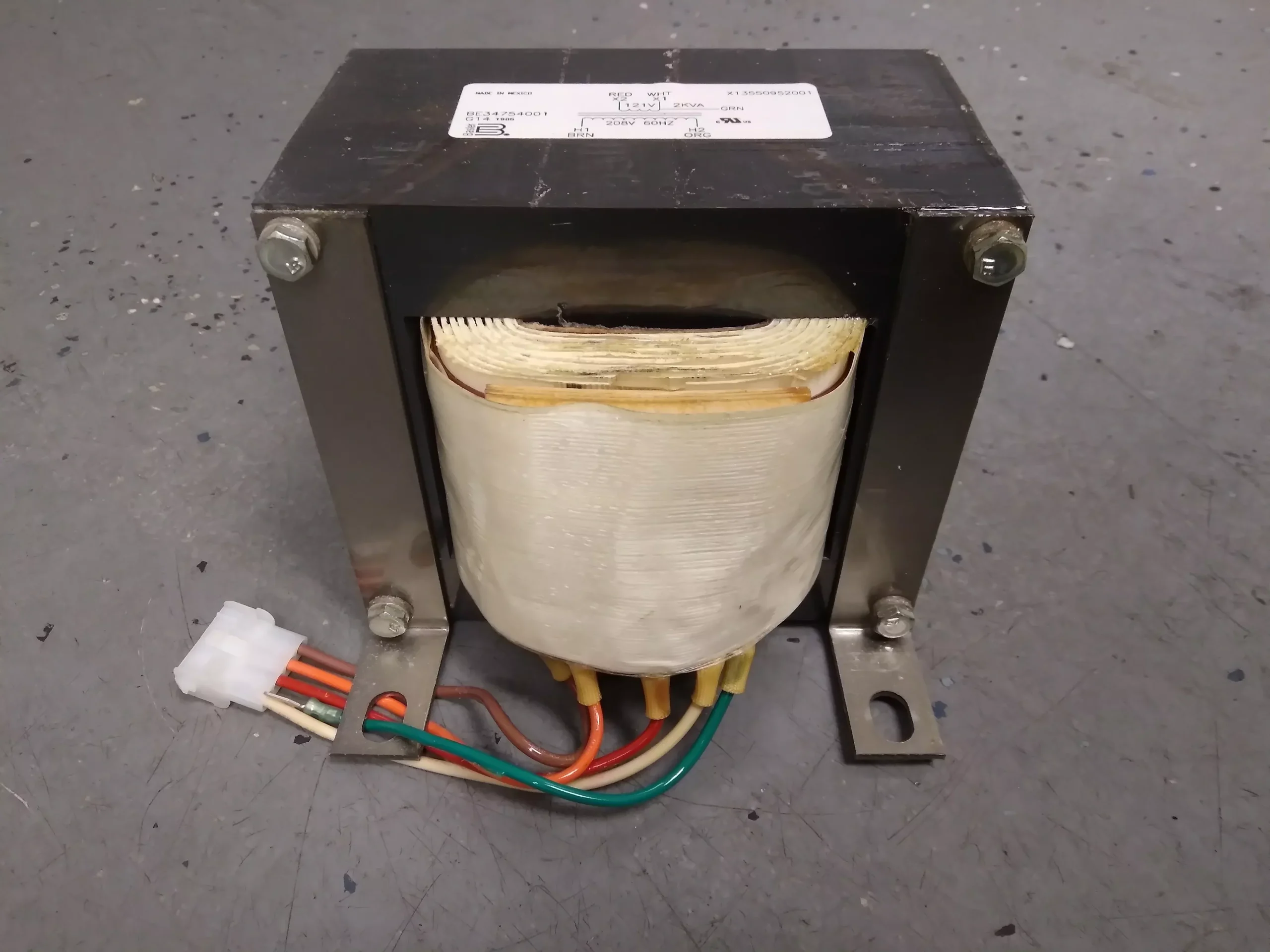 2000 VA Transformer, 208 Primary and 121 Secondary, 60 Hertz