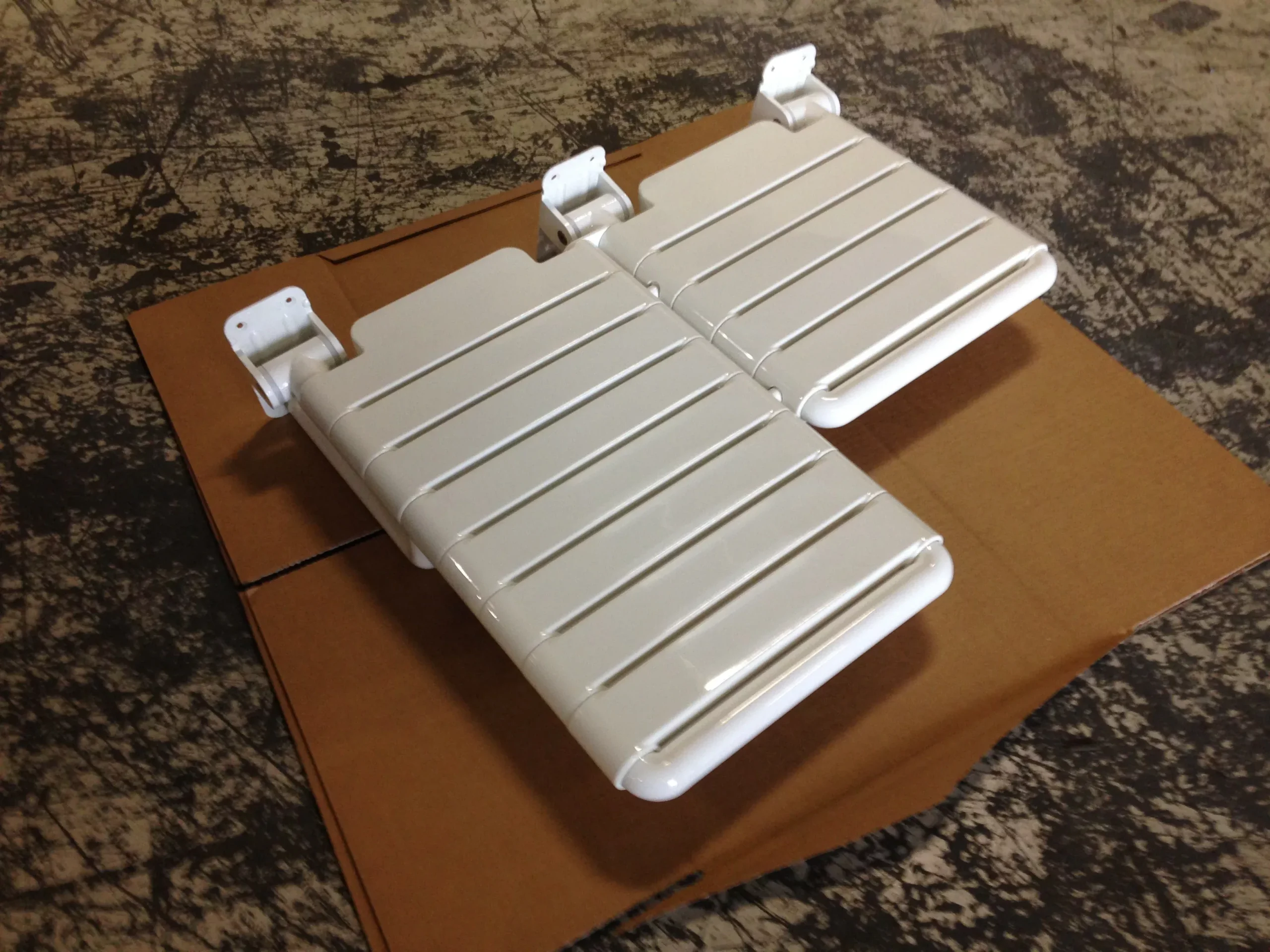 Ada Shower Seat Cantilevered Right Hand, White