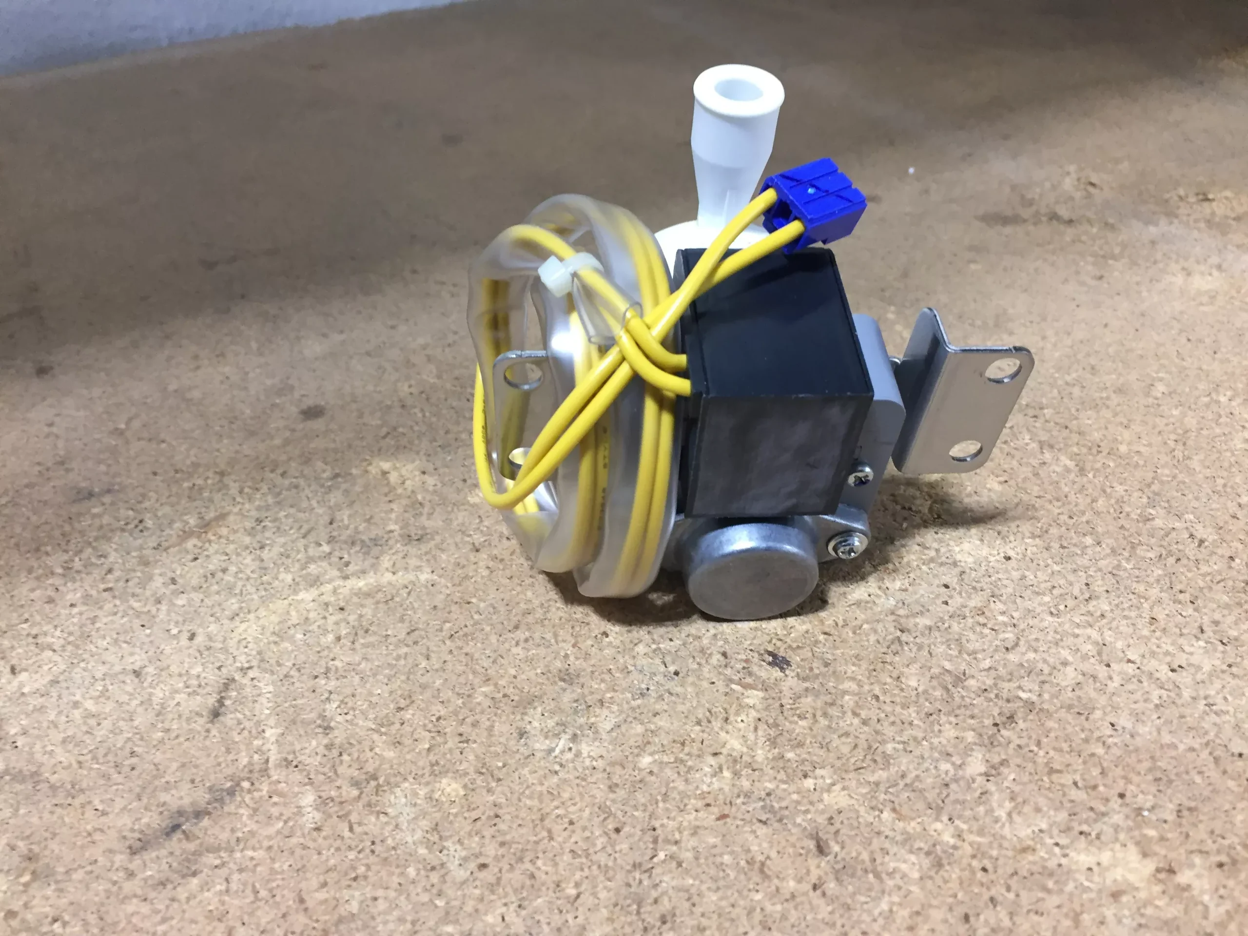 Drain Pump 220-240 Volt 2500-2800 RPM 50/60 Hz